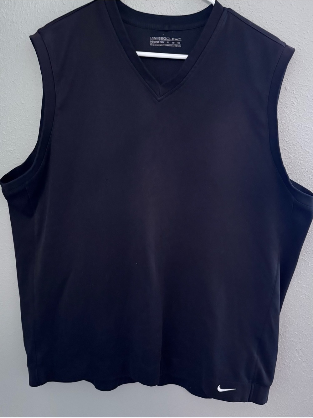 Nike Men’s Black V-Neck Sleeveless Golf Vest